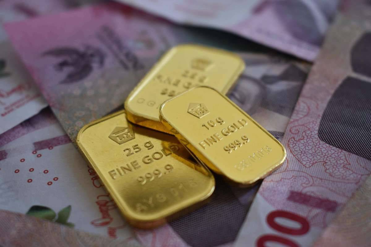 Cara Aman Investasi Emas Antam Saat Harga Turun