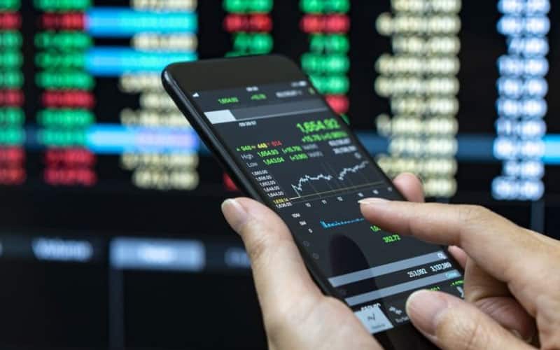 Panduan Social Trading: Cara Kerja, Keuntungan, dan Risikonya